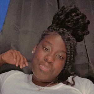 Meet your Posher, Mira